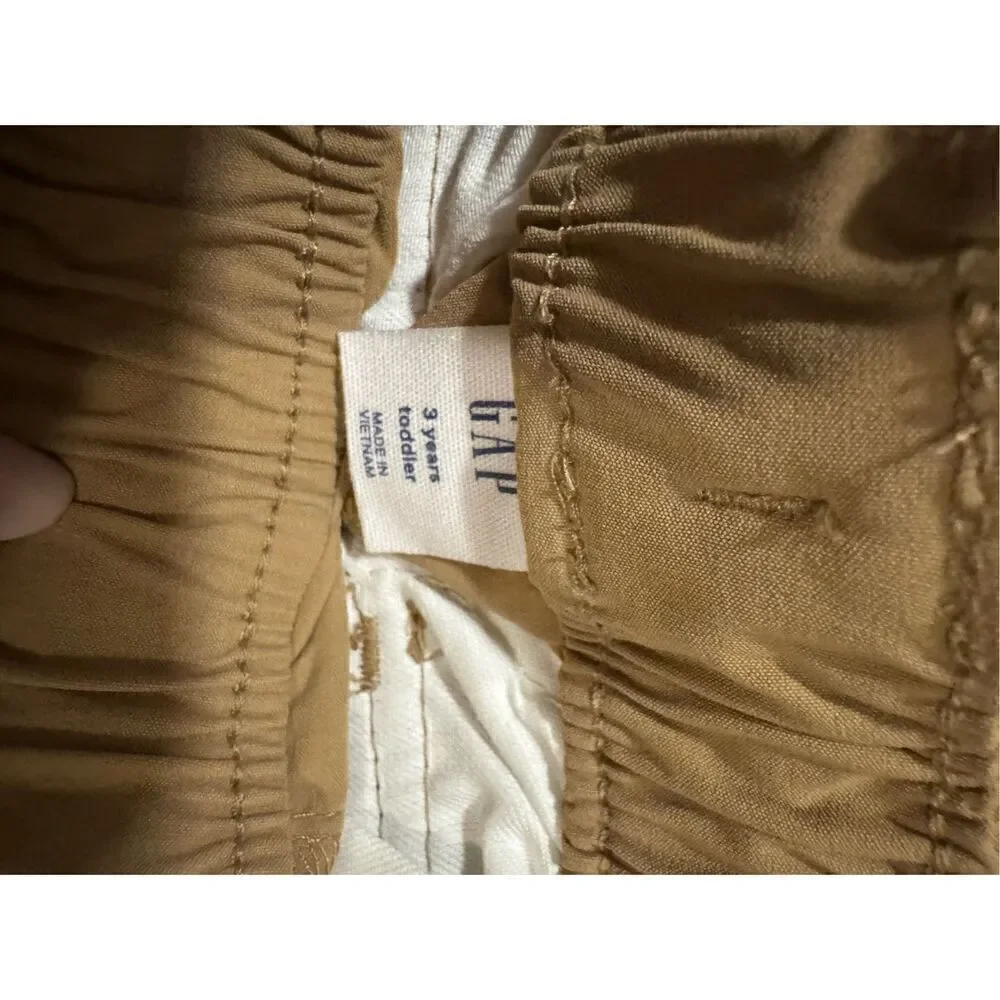 Gap boys 3T hybrid shorts with QuickDry in mojave. New without tags